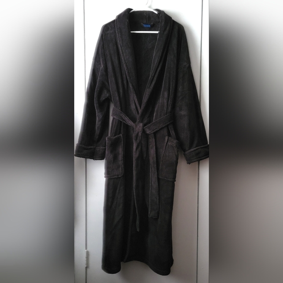 Full length black fuzzy robe - Picture 1 of 1